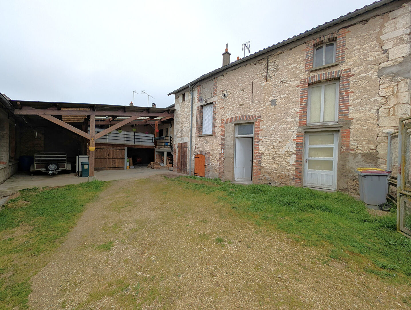 Maison sur la commune de Champlay de 221m2 habitable et jard