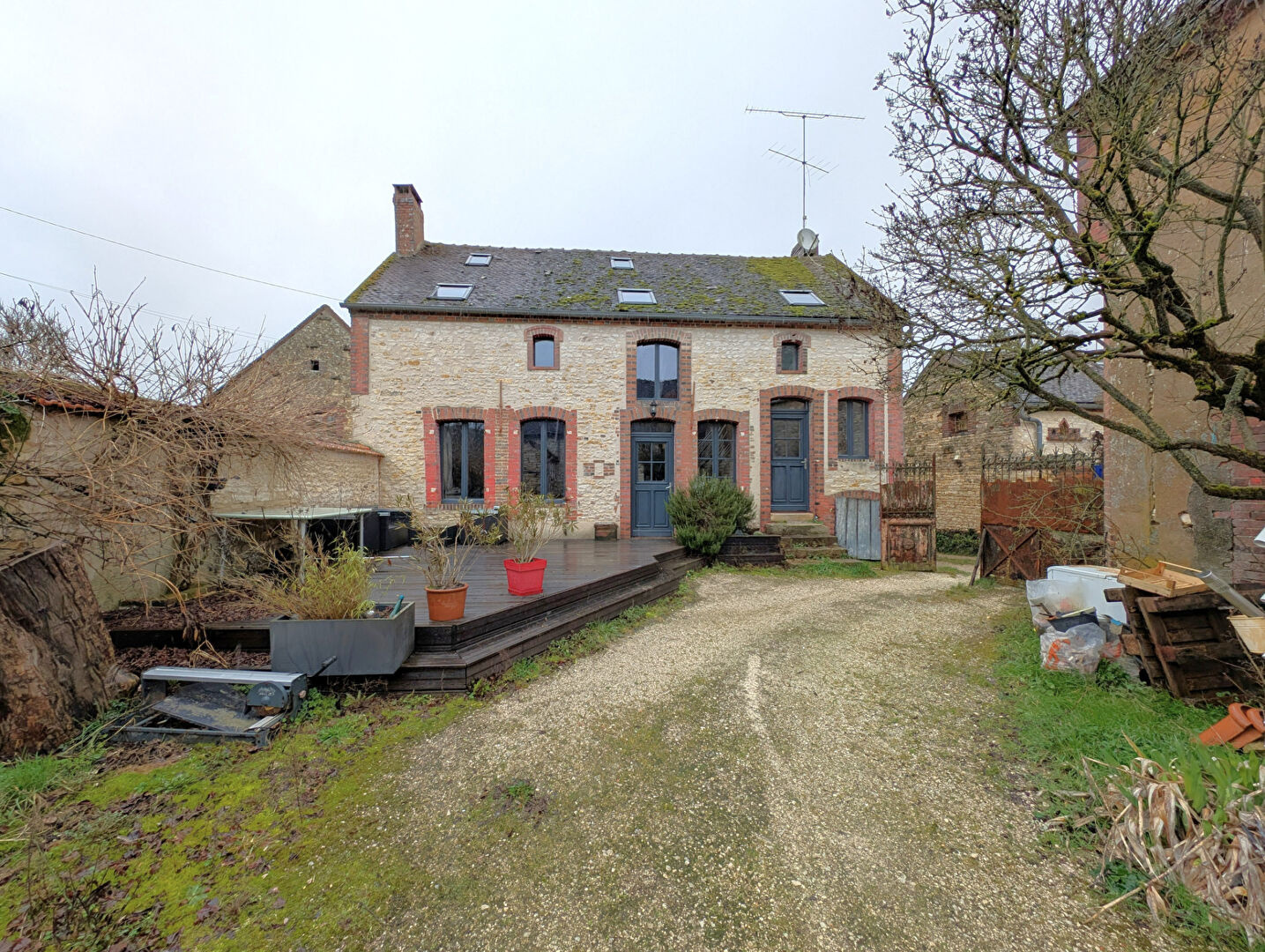 Maison ancienne sur la commune de St Maurice Le Vieil de 119