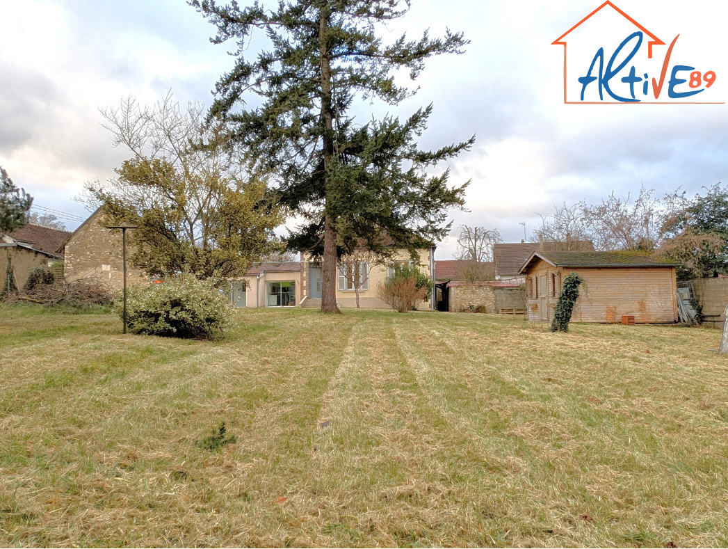 Maison au centre de Fleury-La-Vallee sur jardin de 1310m2 au
