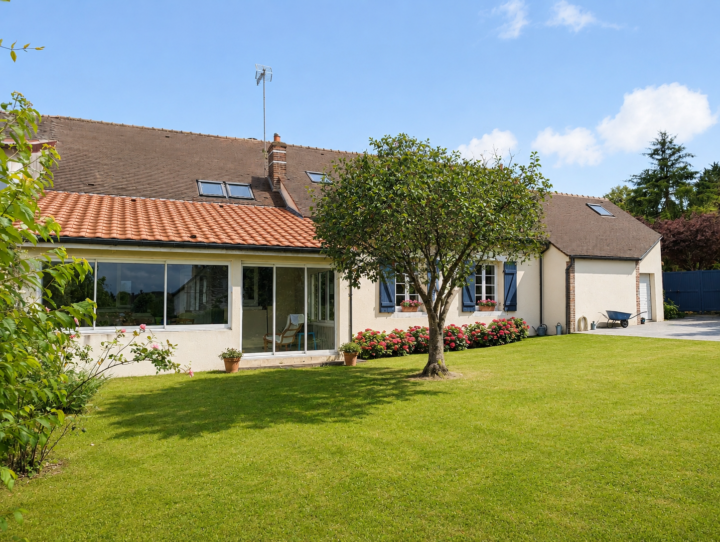 Maison ancienne sur la commune de Montholon de 266m2 habitab