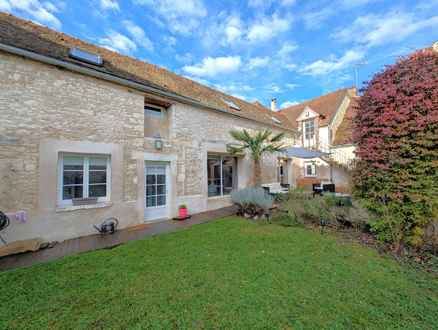 Maison sur la commune de Charmoy entre Auxerre et Joigny ave