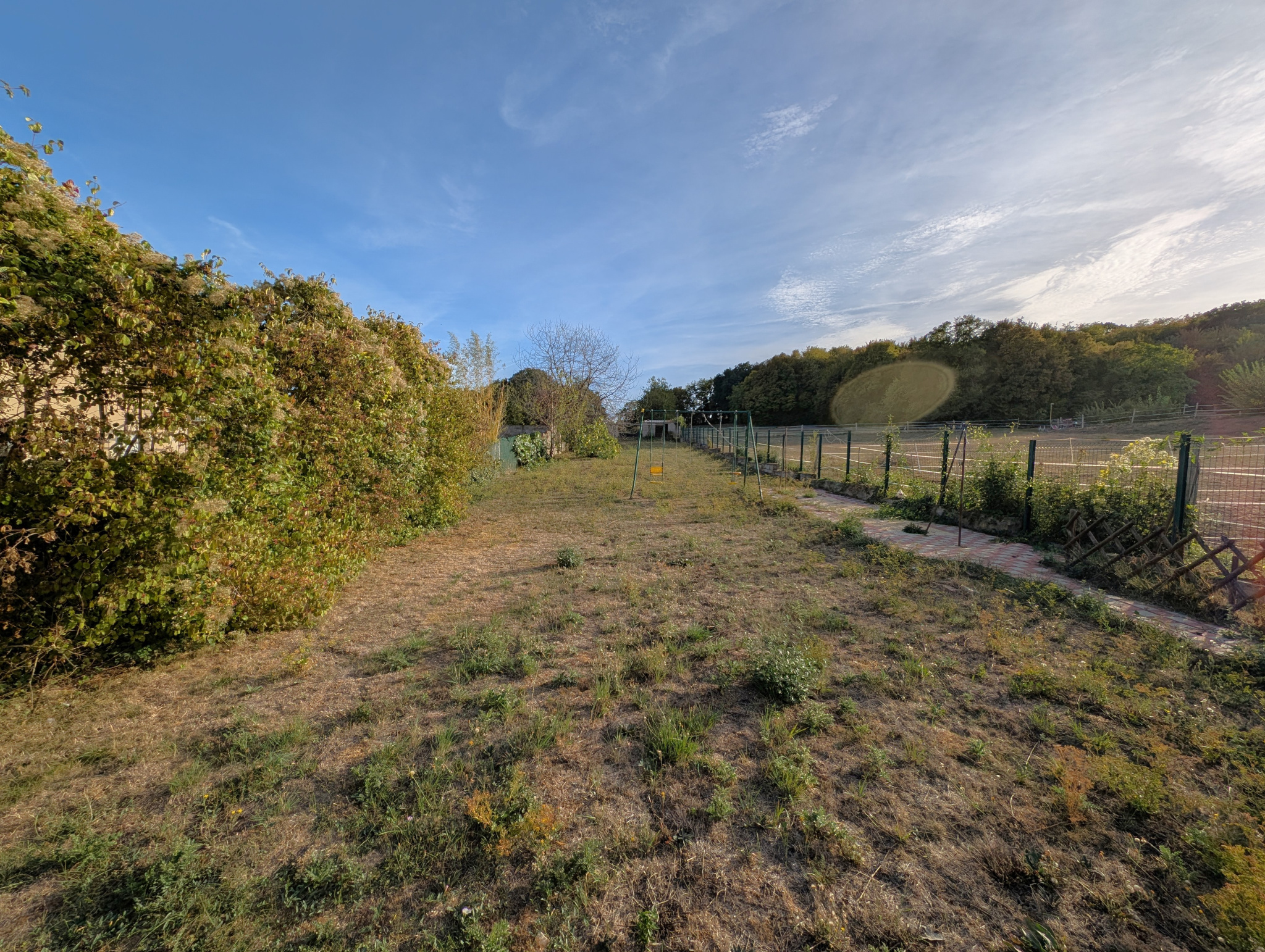 Villiers-Sur-Tholon pavillon de 225m2 habitable sur jardin d