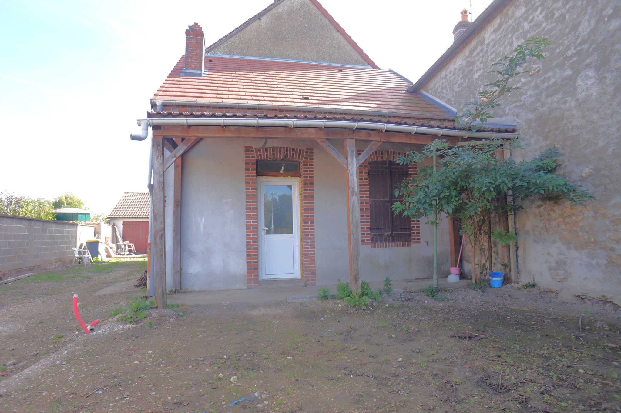 Immeuble sur la commune de Senan comprenant 3 logements T3